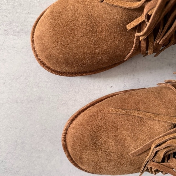 RJ’s Fuzzies Fringe Boots Shearling - Picture 10 of 12